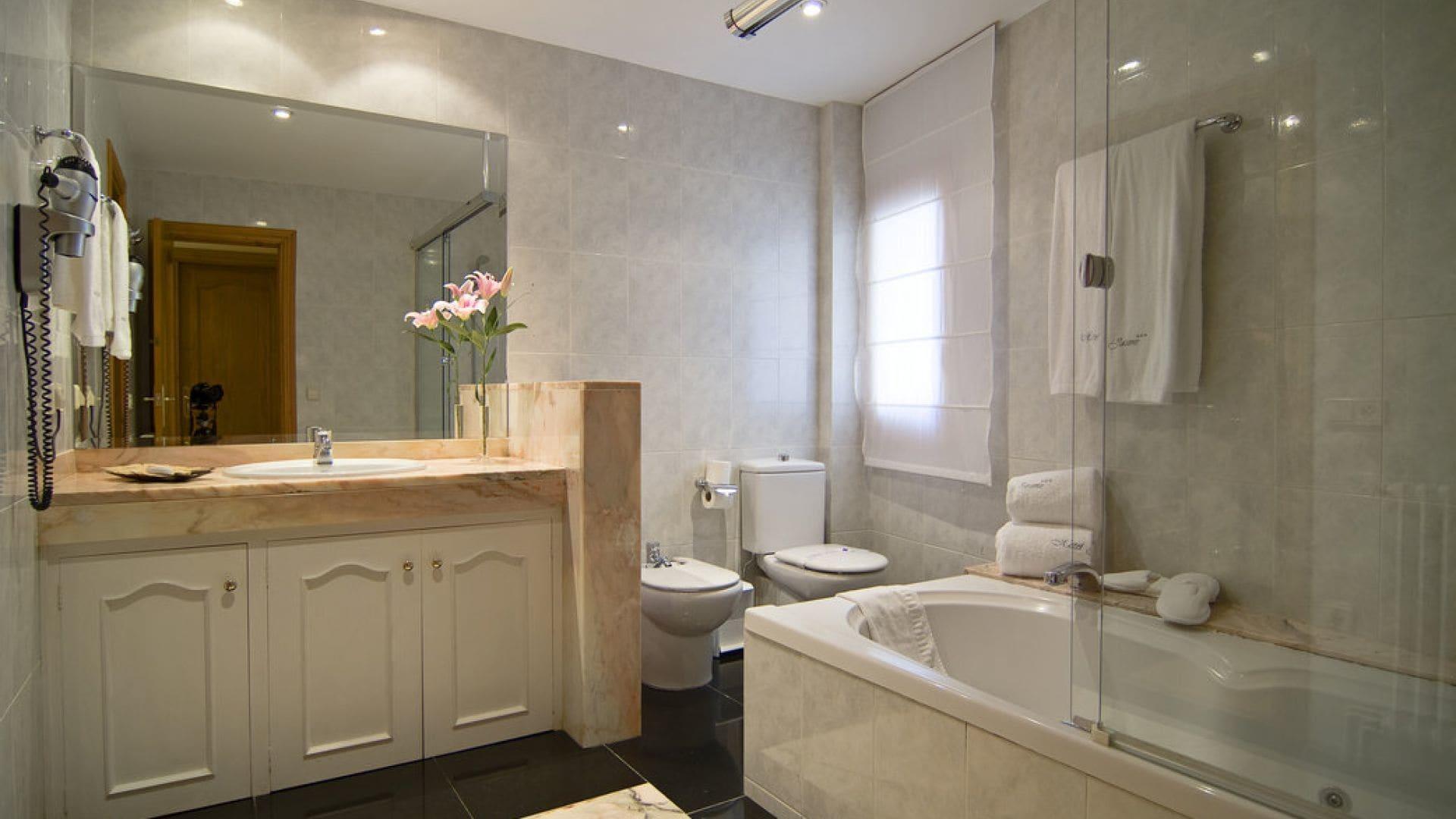 Hotel Jaume Альп Екстер'єр фото